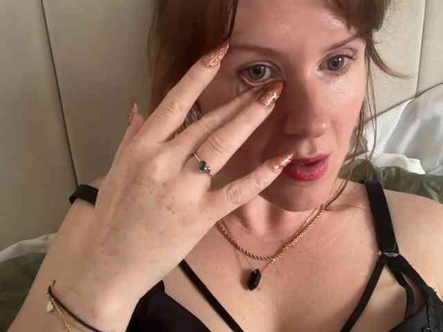 REDHEADROSIE webcam