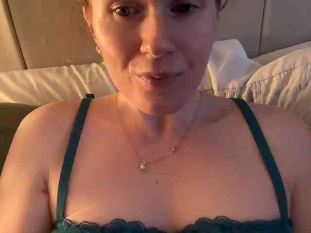 REDHEADROSIE webcam