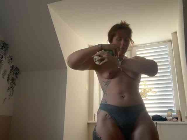 REDHEADROSIE webcam