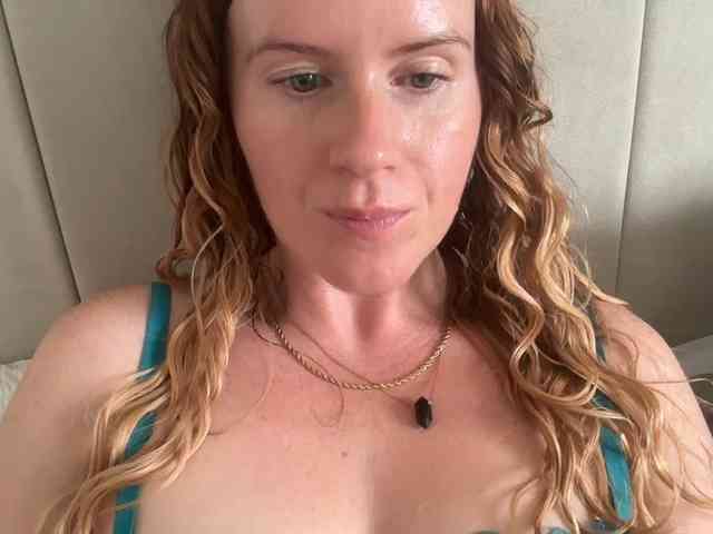 REDHEADROSIE webcam