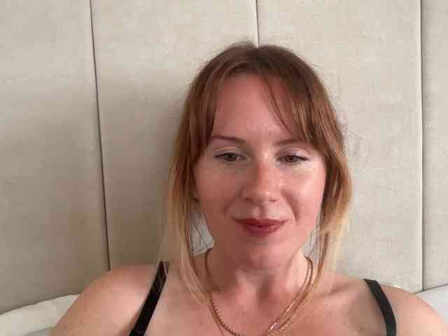 REDHEADROSIE webcam