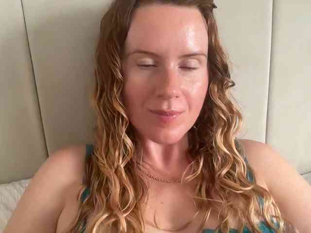 REDHEADROSIE webcam