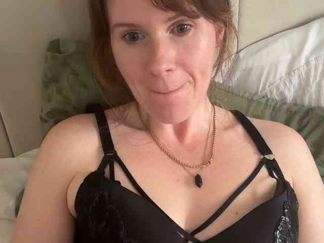 REDHEADROSIE webcam
