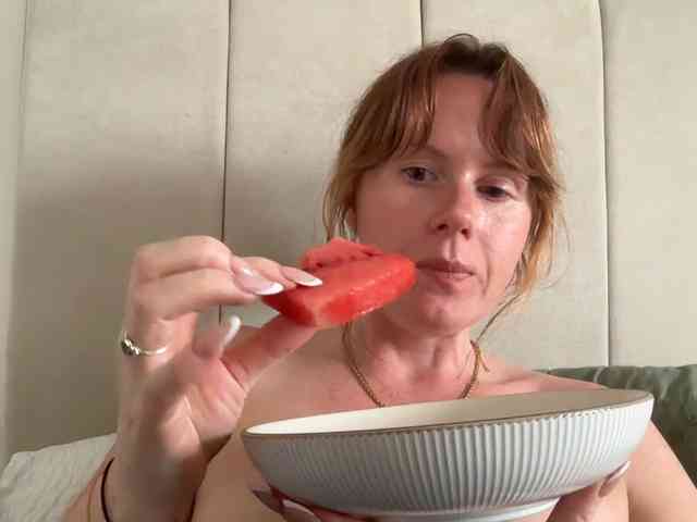 REDHEADROSIE webcam