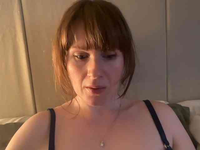 REDHEADROSIE webcam