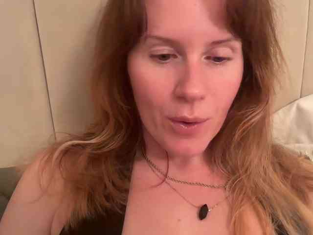 REDHEADROSIE webcam