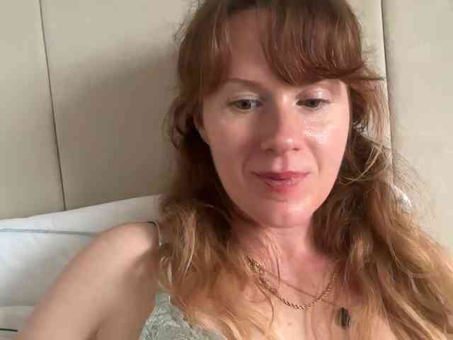 REDHEADROSIE webcam