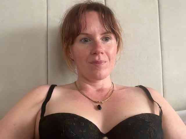 REDHEADROSIE webcam