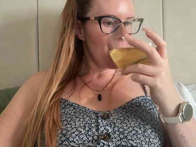 REDHEADROSIE webcam