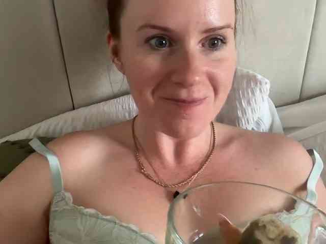 REDHEADROSIE webcam