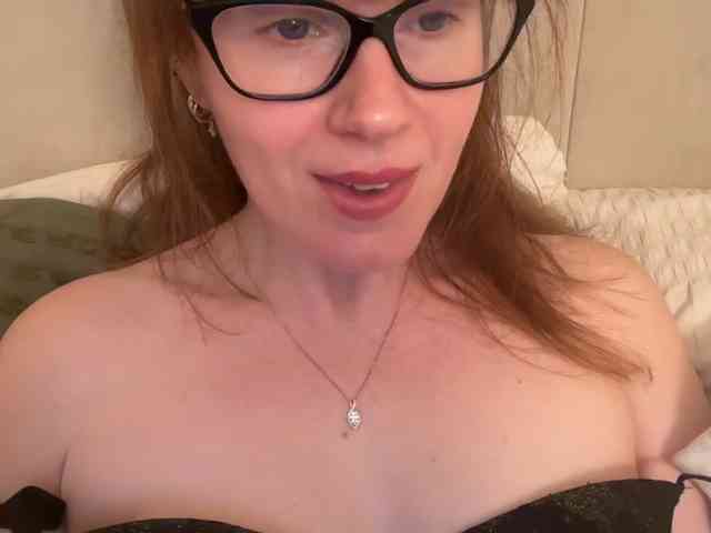 REDHEADROSIE webcam