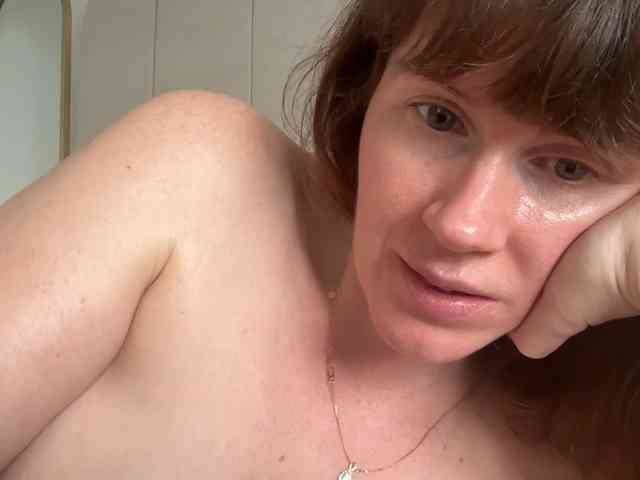 REDHEADROSIE webcam