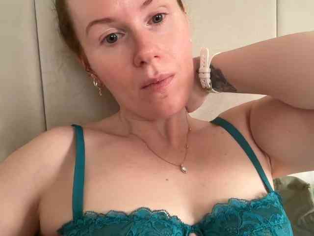 REDHEADROSIE webcam