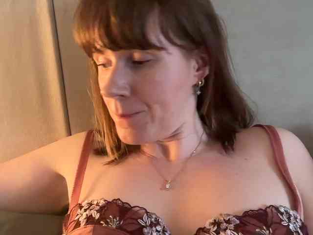 REDHEADROSIE webcam