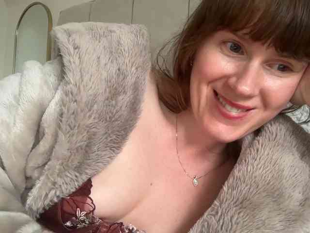 REDHEADROSIE webcam
