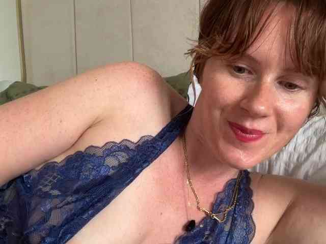 REDHEADROSIE webcam