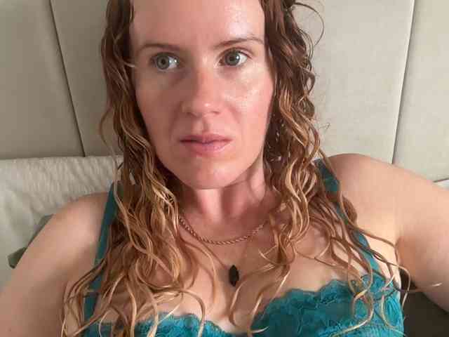 REDHEADROSIE webcam