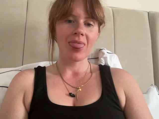 REDHEADROSIE webcam