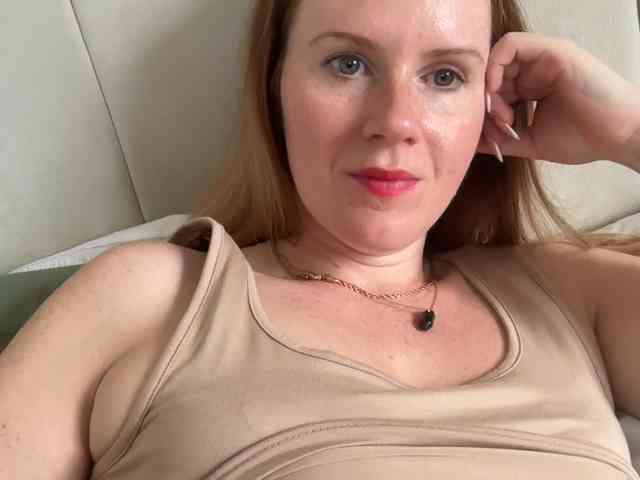 REDHEADROSIE webcam