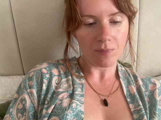 REDHEADROSIE webcam
