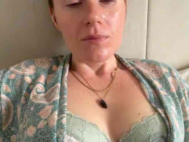 REDHEADROSIE webcam
