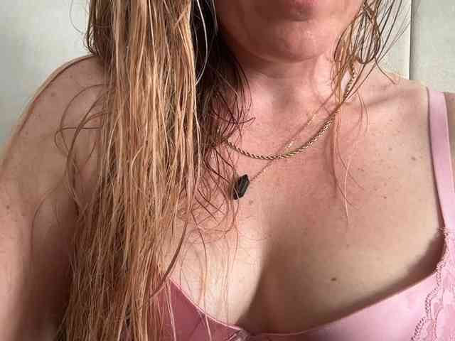 REDHEADROSIE webcam