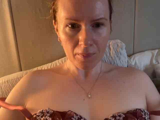 REDHEADROSIE webcam