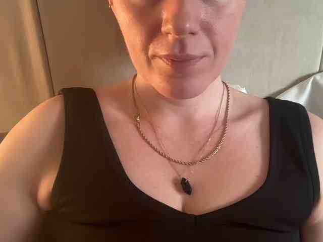 REDHEADROSIE webcam