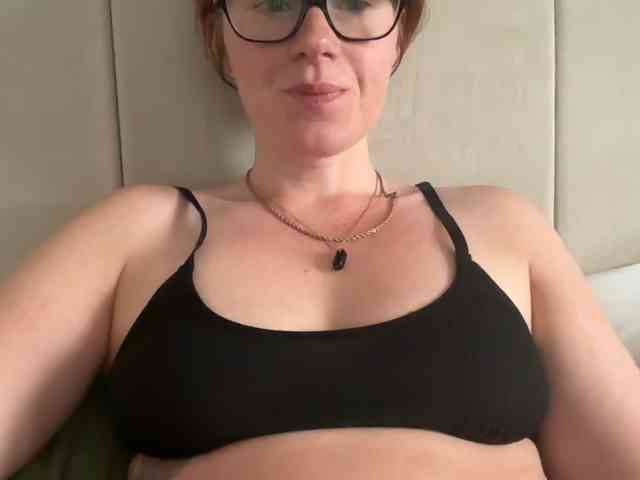 REDHEADROSIE webcam