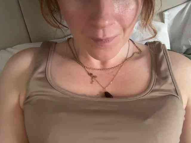 REDHEADROSIE webcam