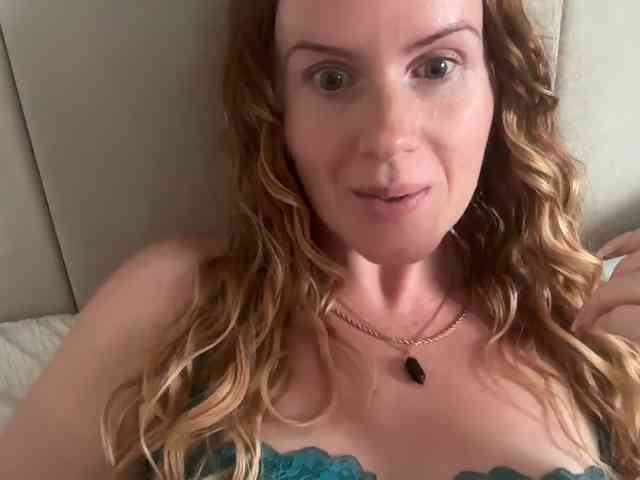 REDHEADROSIE webcam
