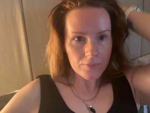 REDHEADROSIE webcam