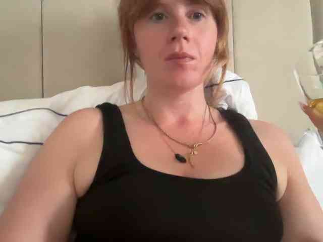 REDHEADROSIE webcam