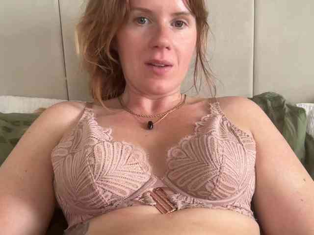 REDHEADROSIE webcam