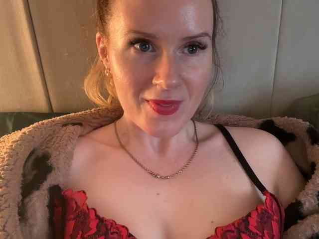 REDHEADROSIE webcam