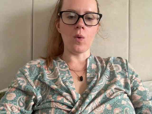 REDHEADROSIE webcam