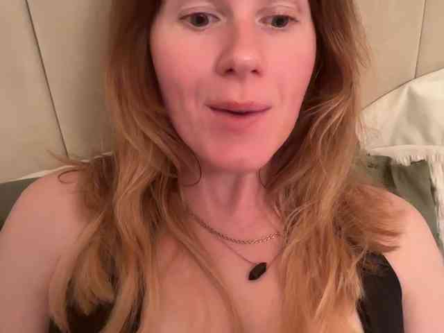 REDHEADROSIE webcam