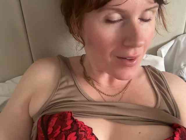 REDHEADROSIE webcam