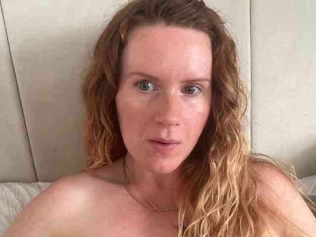 REDHEADROSIE webcam