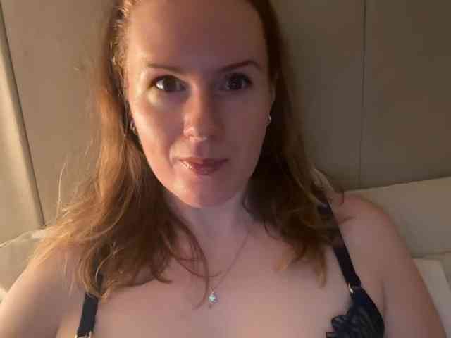 REDHEADROSIE webcam