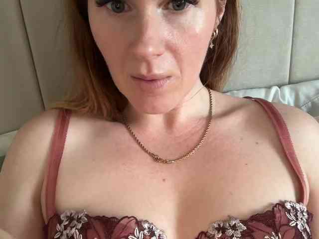 REDHEADROSIE webcam
