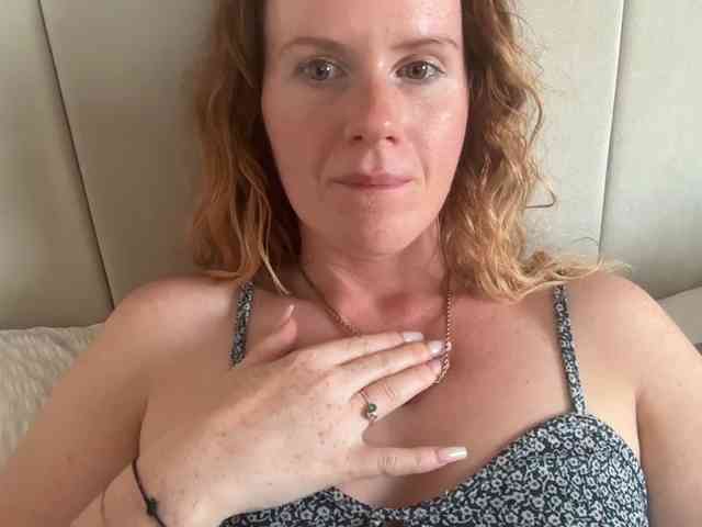 REDHEADROSIE webcam