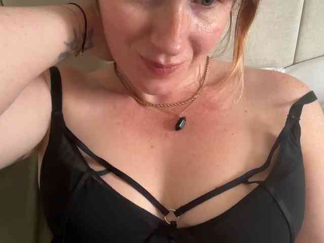 REDHEADROSIE webcam