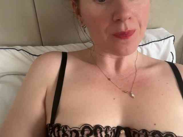 REDHEADROSIE webcam