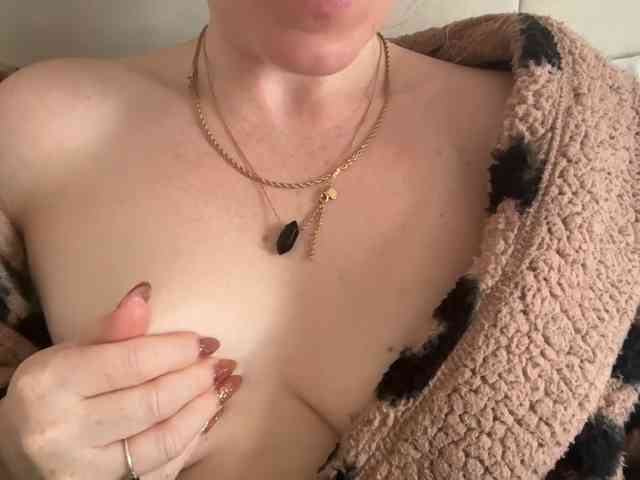 REDHEADROSIE webcam