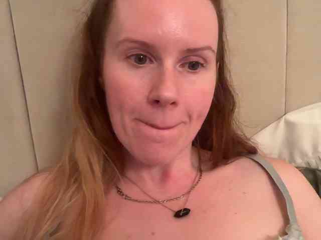 REDHEADROSIE webcam