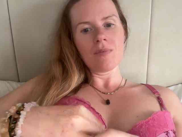 REDHEADROSIE webcam