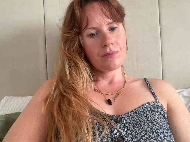 REDHEADROSIE webcam