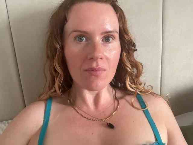 REDHEADROSIE Live Webcam on BongaCams