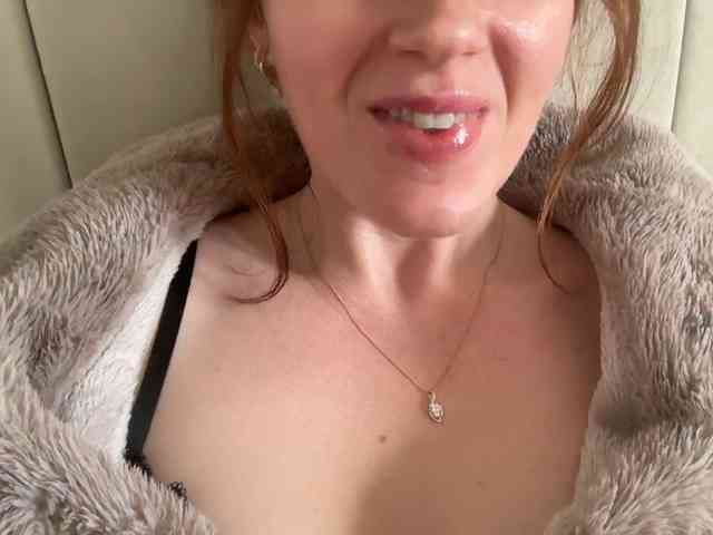 REDHEADROSIE webcam